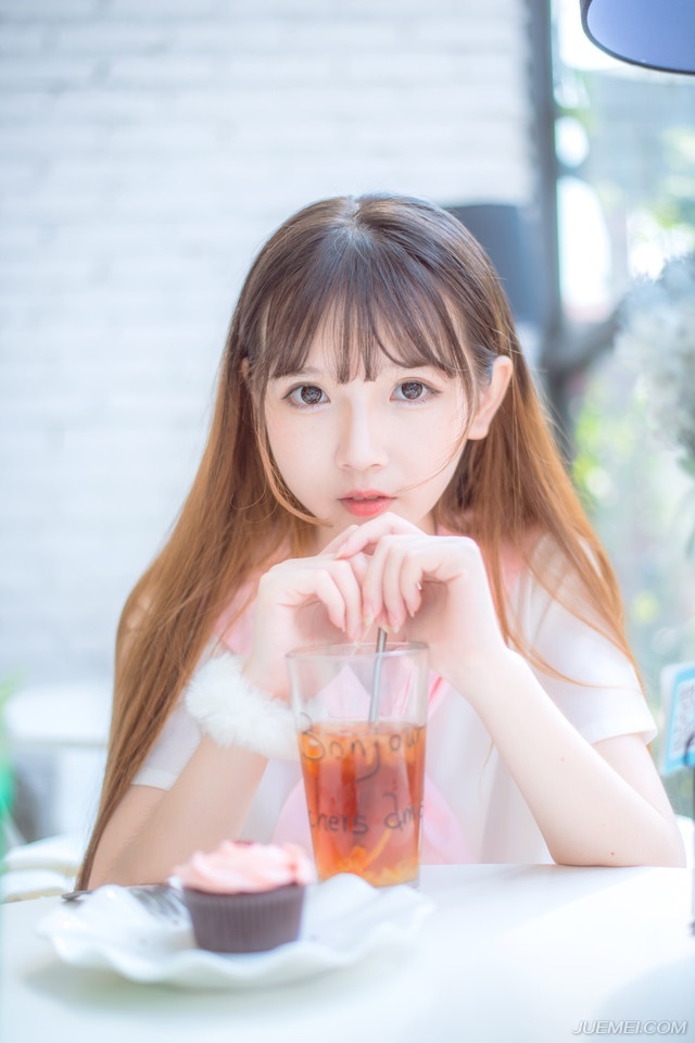 你是我今生渡不过的劫，多看一眼就心软，拥抱一下就沦陷。